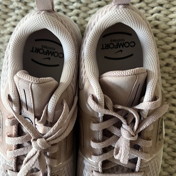 Dusty pink nike sneakers size 8.5 worn once. - Picture 2 of 3